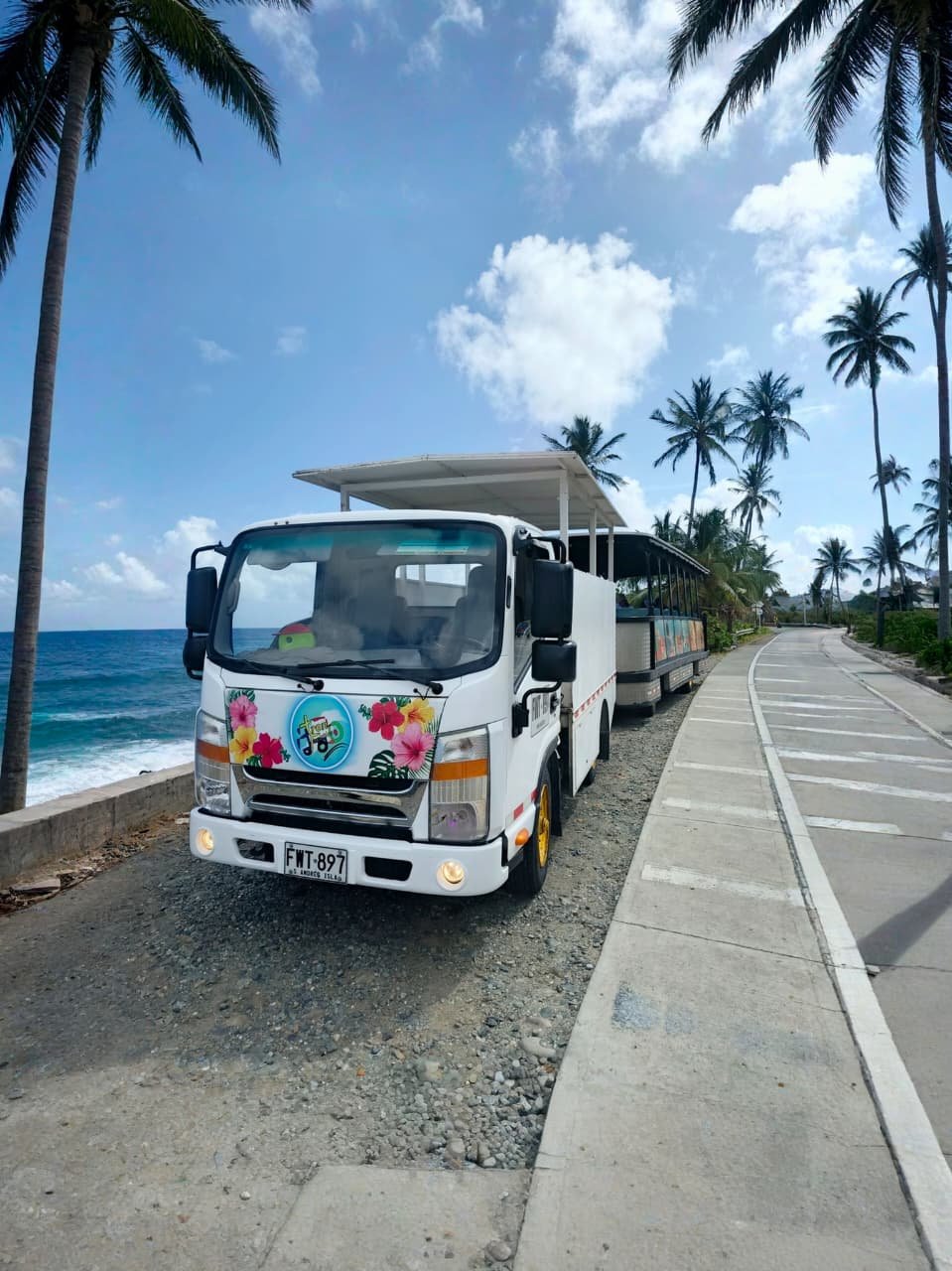 Trensito turístico recorriendo San Andrés