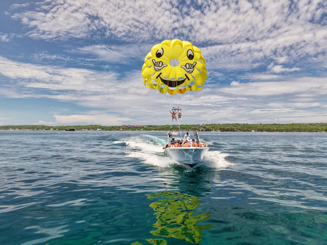 Viajeros disfrutando una experiencia en San Andrés