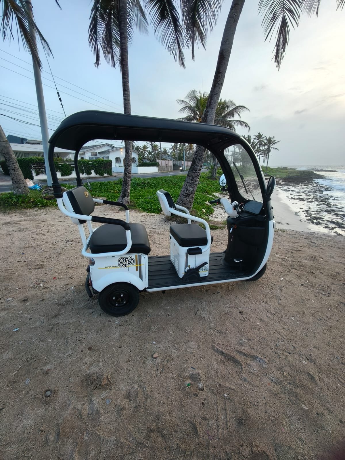 Carrito eléctrico para recorrer San Andrés